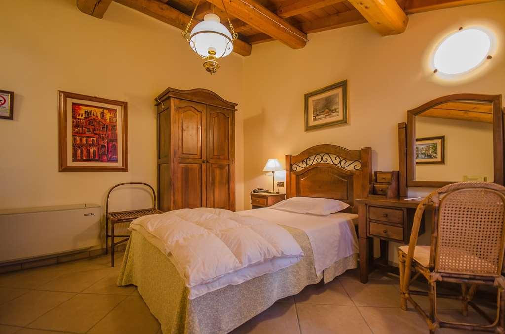 Hotel Corte Vecchia San Prospero Szoba fotó
